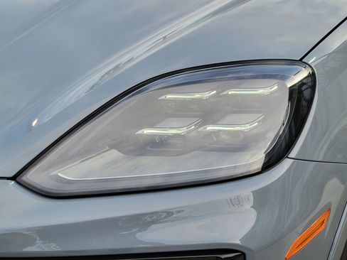 New 2025 Porsche Cayenne Coupe AWD/4WD image 32