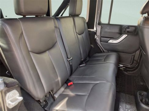 Used 2016 Jeep Wrangler Unlimited Sahara w/ Connectivity Group image 30