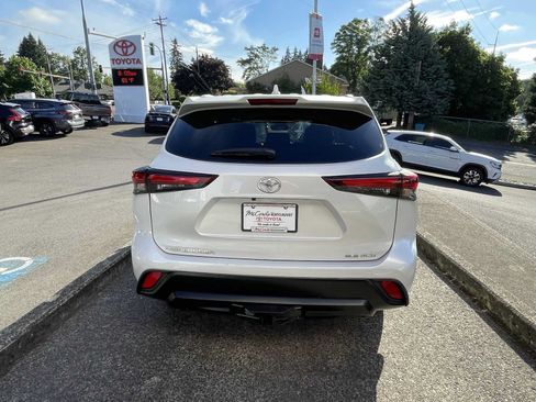 Certified 2024 Toyota Highlander XLE AWD/4WD image 5