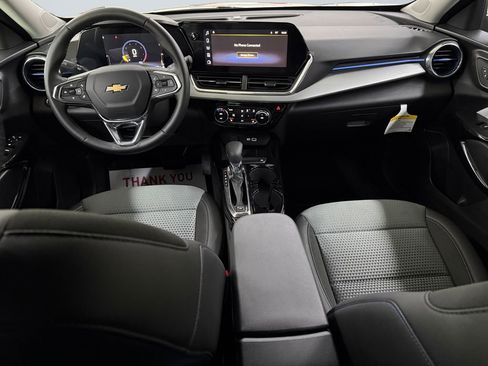 Used 2025 Chevrolet Trax LT w/ Driver Confidence Package image 10