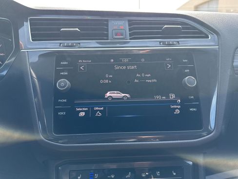 Certified 2022 Volkswagen Tiguan SEL R-Line image 59