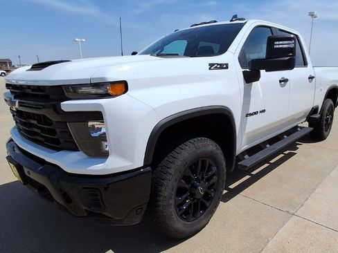 Used 2025 Chevrolet Silverado 2500 Custom w/ Custom Value Package AWD/4WD image 4