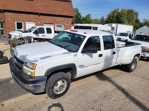 Used 2007 Chevrolet Silverado 3500 2WD Crew Cab w/ Heavy-Duty Power Package image 20