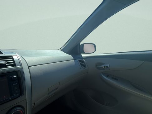 Used 2013 Toyota Corolla LE FWD image 14