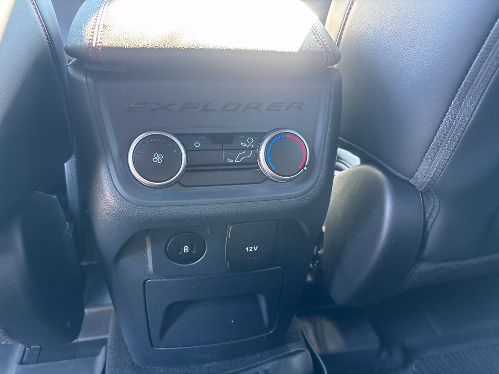 Used 2025 Ford Explorer ST-Line AWD/4WD image 33