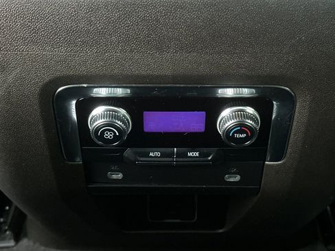 Used 2023 GMC Yukon SLT image 14