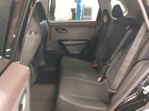 Used 2023 Nissan Rogue S AWD/4WD image 28