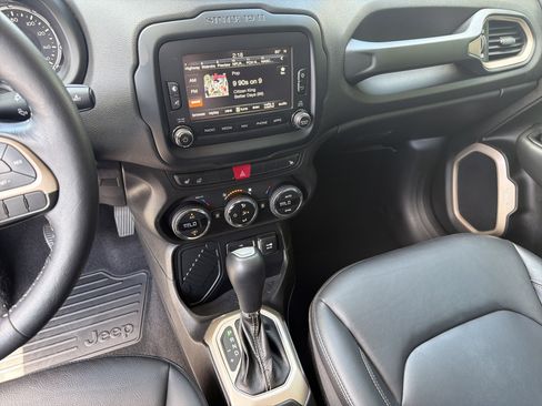 Used 2016 Jeep Renegade Limited FWD image 38