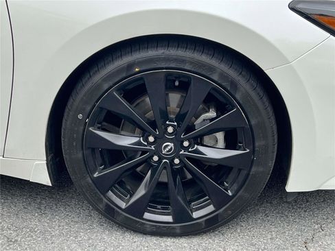 Certified 2023 Nissan Maxima SR w/ Sport Mat Group image 10