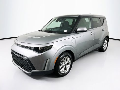 Used 2025 Kia Soul LX w/ LX Technology Package image 3