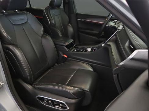 Used 2022 Jeep Grand Cherokee L Overland w/ Luxury Tech Group IV AWD/4WD image 23