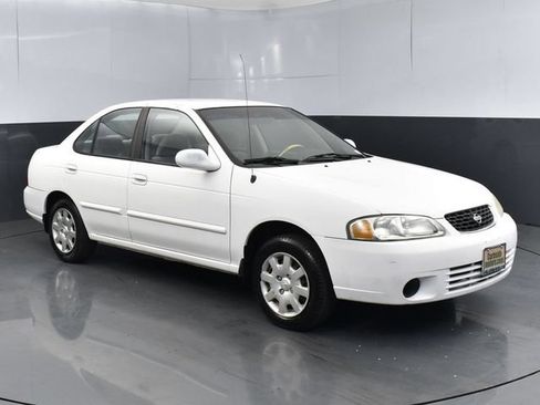 Used 2002 Nissan Sentra GXE FWD image 2