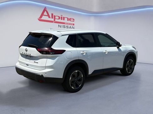 Used 2024 Nissan Rogue SV AWD/4WD image 5