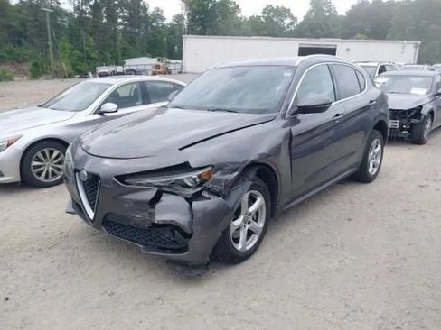 Used 2019 Alfa Romeo Stelvio RWD image 2