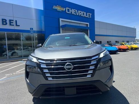 Used 2024 Nissan Rogue S FWD image 2