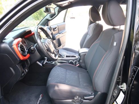 Used 2017 Toyota Tacoma TRD Sport w/ Tow Package (A/T) AWD/4WD image 17