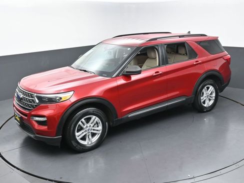 Used 2022 Ford Explorer XLT w/ Equipment Group 202A AWD/4WD image 42