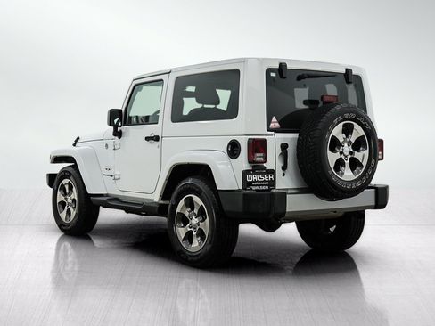 Used 2018 Jeep Wrangler Sahara w/ Connectivity Group AWD/4WD image 3
