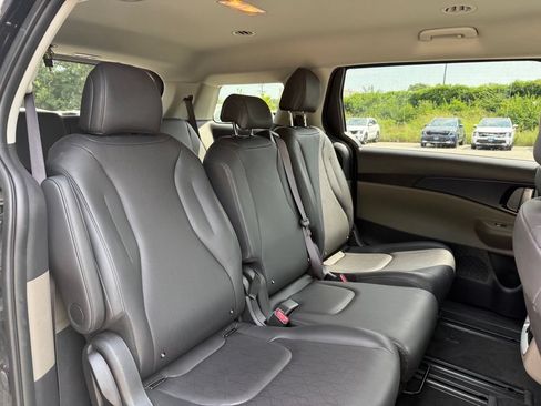Used 2026 Kia Carnival FWD image 18