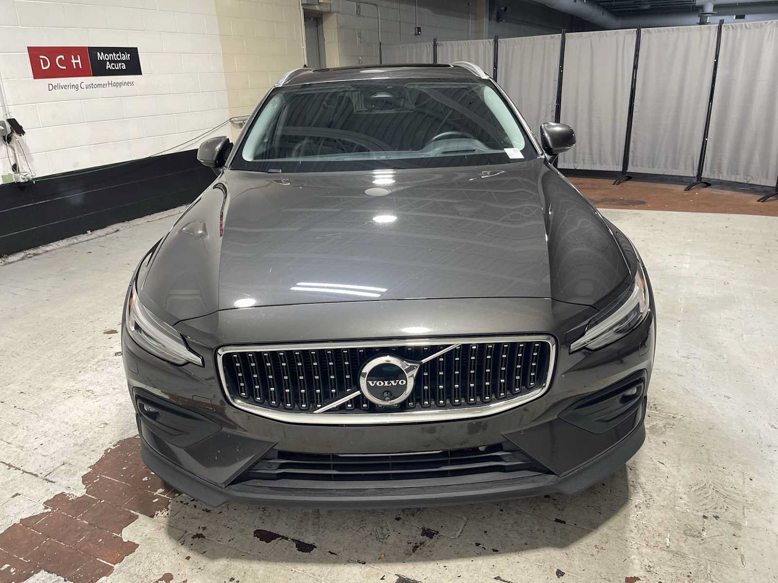 Used 2023 Volvo V60 B5 Cross Country Ultimate w/ Climate Package AWD/4WD image 6