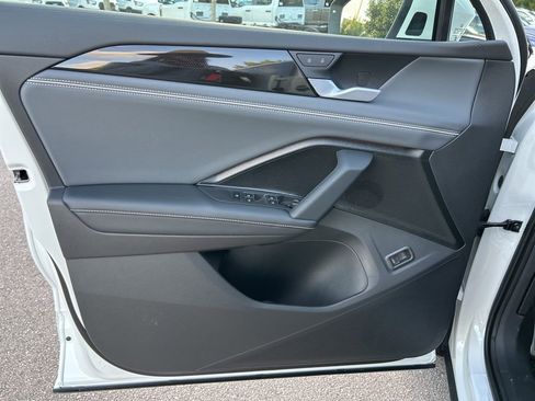 New 2026 Volkswagen Tiguan SEL R-Line image 17