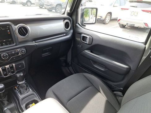 Used 2018 Jeep Wrangler Unlimited Sahara image 23