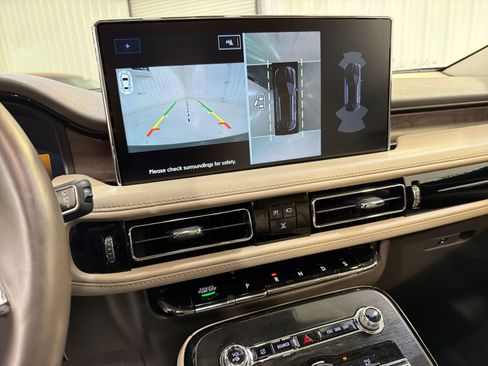 Used 2022 Lincoln Nautilus Reserve w/ Equipment Group 201A image 18