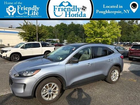 Used 2022 Ford Escape SE w/ Cold Weather Package AWD/4WD image 1