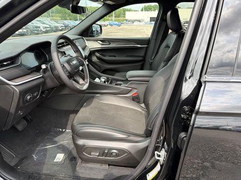 New 2026 Jeep Grand Cherokee Altitude AWD/4WD image 12