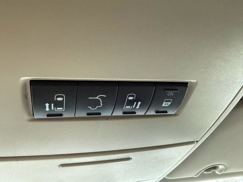 Used 2014 Dodge Grand Caravan SXT w/ Rear Park Assist Package image 18