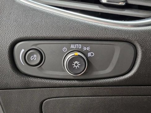 Used 2019 Chevrolet Malibu Premier w/ Sun and Wheel Package FWD image 40