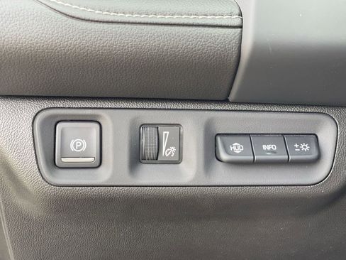 Used 2022 GMC Acadia Denali w/ Denali Ultimate Package image 18