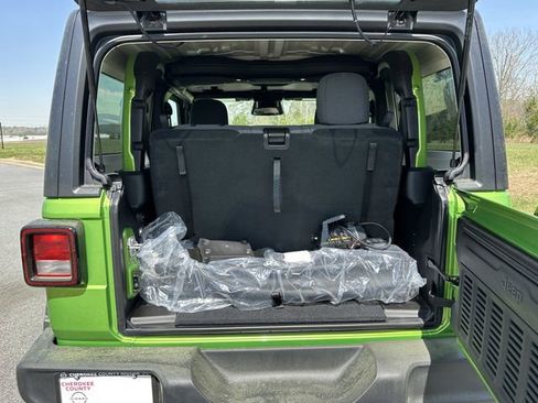 Used 2025 Jeep Wrangler Sport image 17