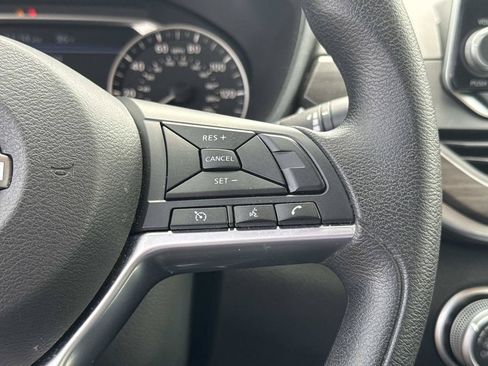 Used 2025 Nissan Altima 2.5 SV FWD image 28