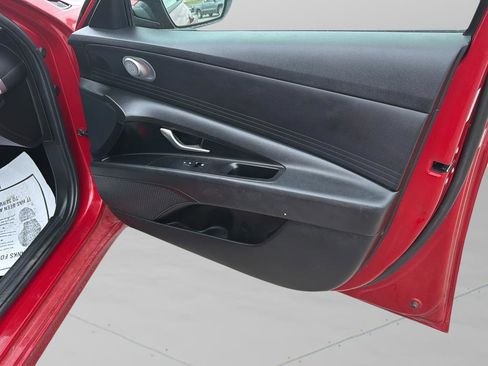 Used 2021 Hyundai Elantra SE image 26