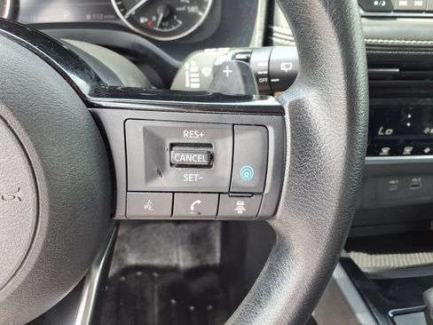 Used 2022 Nissan Rogue SV FWD image 9