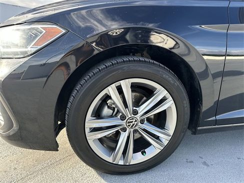 Used 2024 Volkswagen Jetta SE image 19