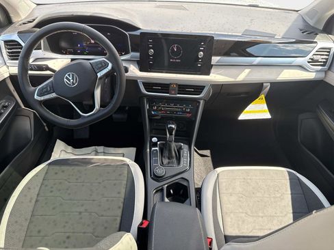 New 2025 Volkswagen Taos SE image 17
