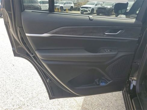 New 2025 Jeep Grand Cherokee L Limited w/ Luxury Tech Group II image 15