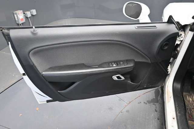 Used 2015 Dodge Challenger SXT RWD image 9