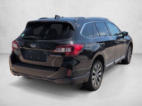 Used 2017 Subaru Outback 2.5i Touring AWD/4WD image 5