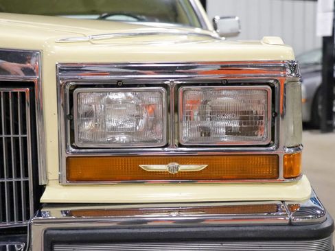 Used 1986 Cadillac Brougham Brougham image 33