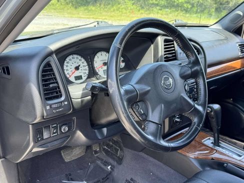 Used 2003 Nissan Pathfinder LE AWD/4WD image 2