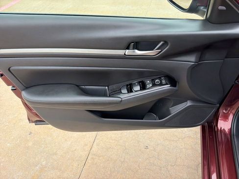 Used 2023 Nissan Altima 2.5 SV AWD/4WD image 14