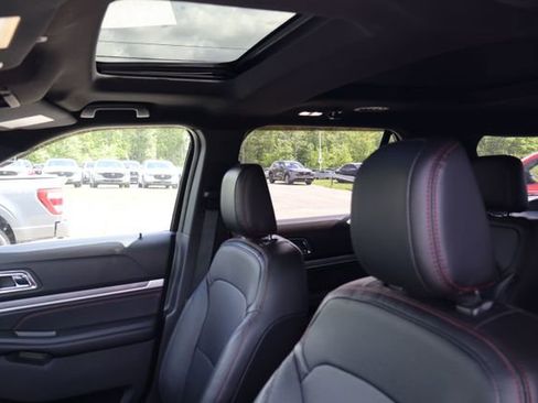 Used 2018 Ford Explorer Sport w/ Equipment Group 401A AWD/4WD image 10