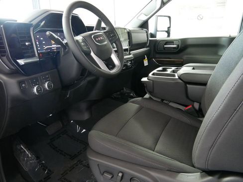 New 2025 GMC Sierra 2500 SLE w/ SLE Convenience Package image 9