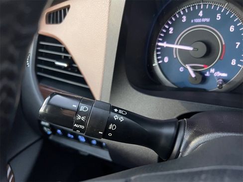 Used 2018 Toyota Sienna Limited image 37