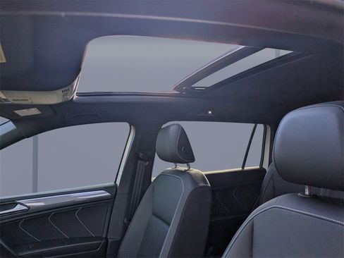 Used 2023 Volkswagen Tiguan SE R-Line image 21