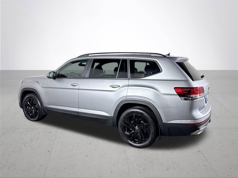 Certified 2023 Volkswagen Atlas SE w/ Black Wheel Package image 8