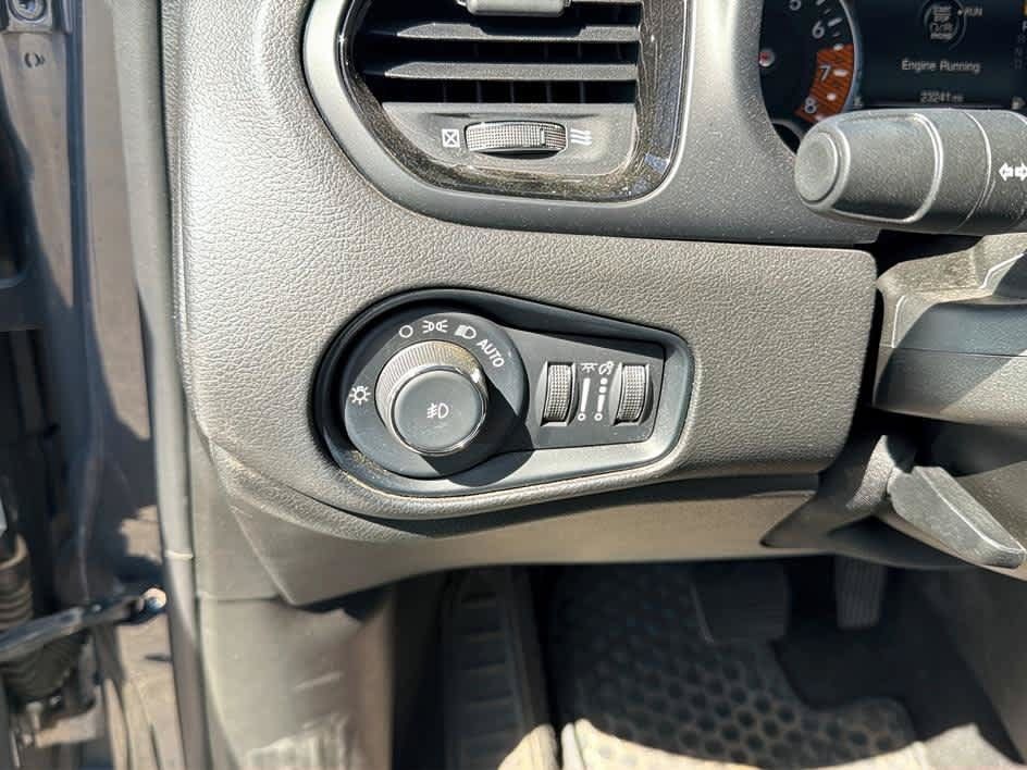 Used 2023 Jeep Renegade Altitude AWD/4WD image 21